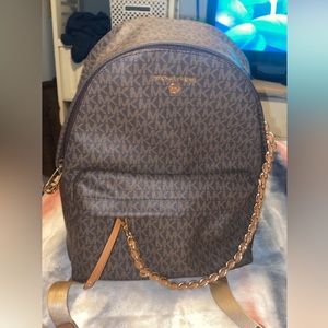 Michael kors backpack brand new only been used like 3 times.